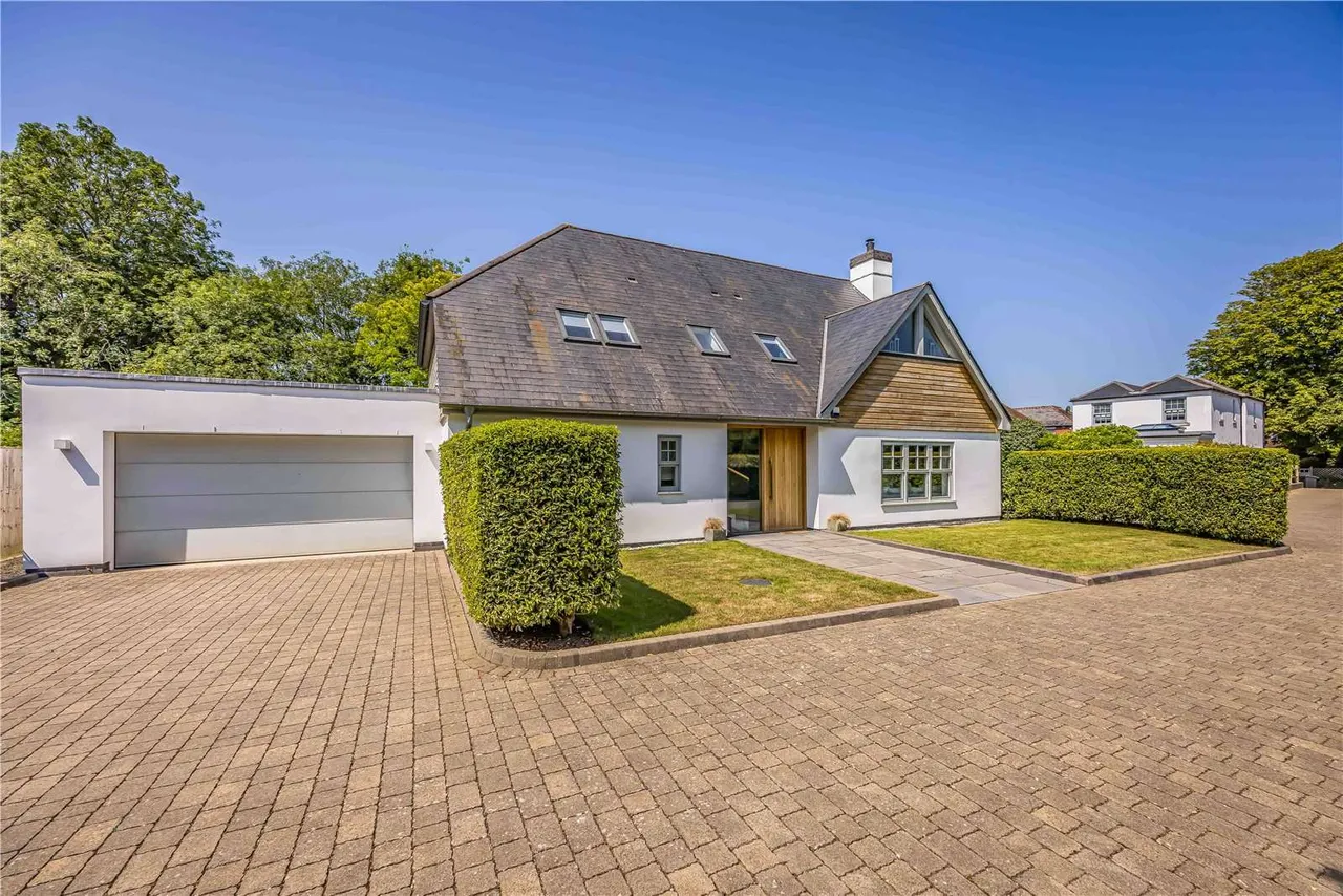 Bosham Lane, Bosham, Chichester, West Sussex, PO18 8HG, photo 2