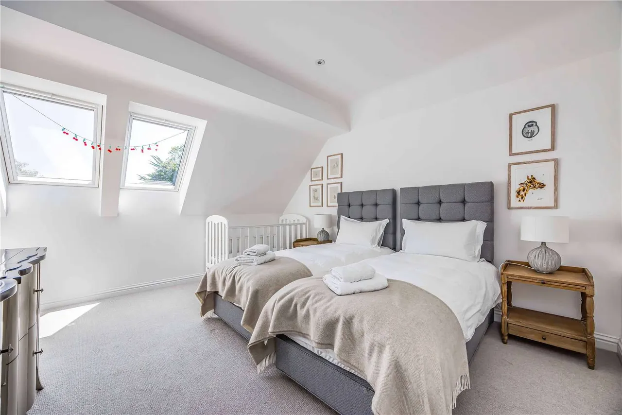 Bosham Lane, Bosham, Chichester, West Sussex, PO18 8HG, photo 11