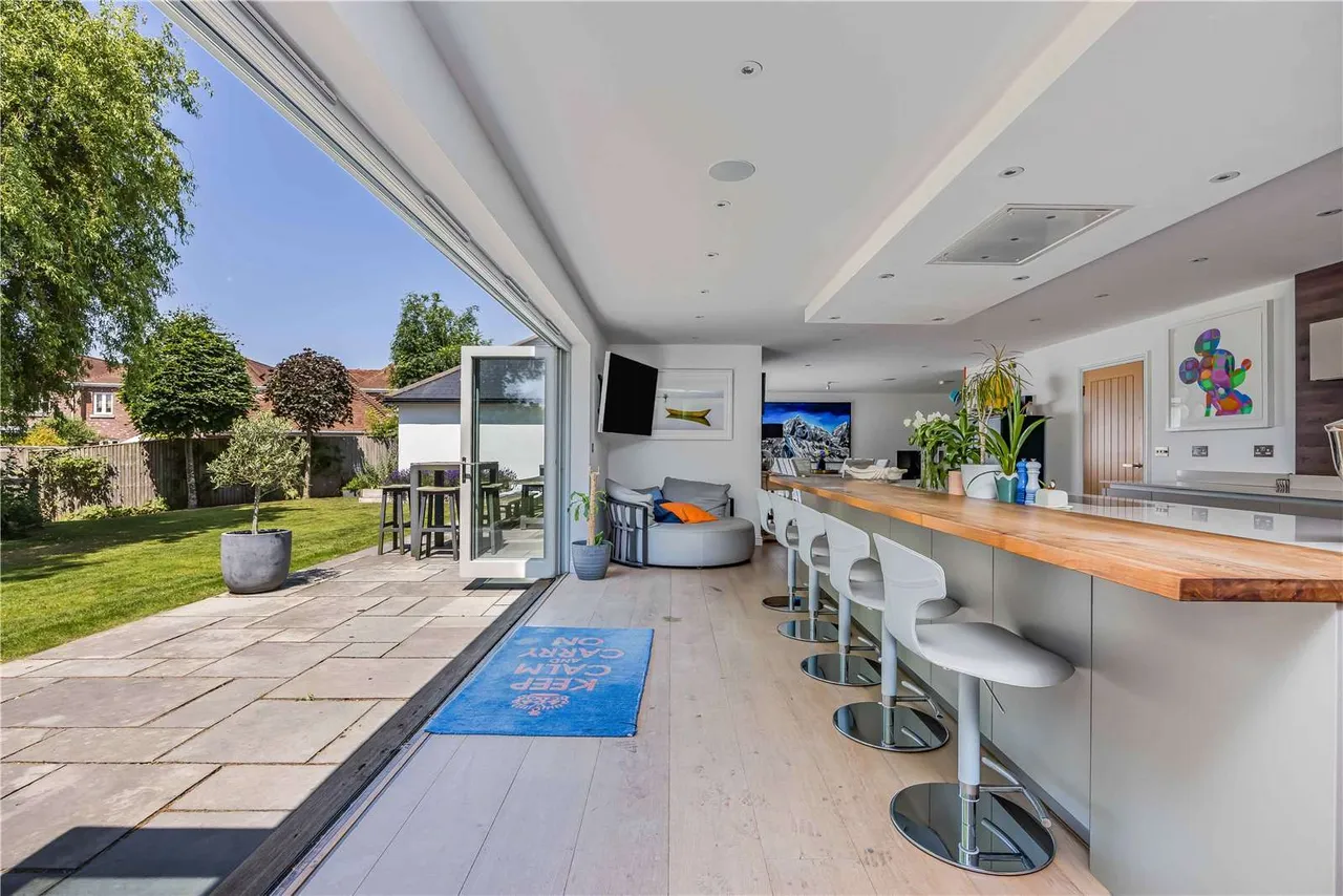 Bosham Lane, Bosham, Chichester, West Sussex, PO18 8HG, photo 4