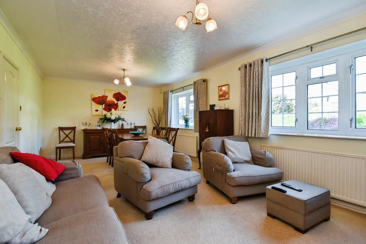 Kings Road, Llandybie, SA18, photo 6