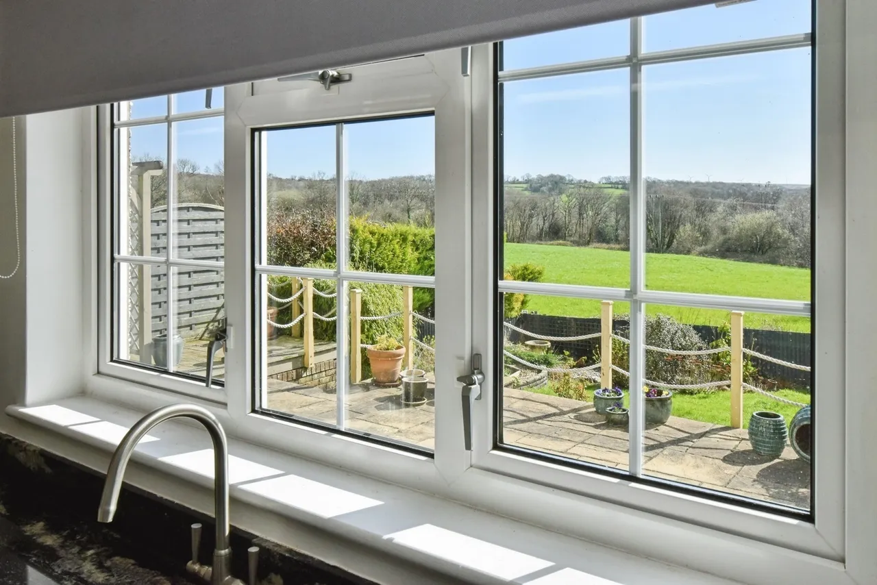 Kings Road, Llandybie, SA18, photo 2