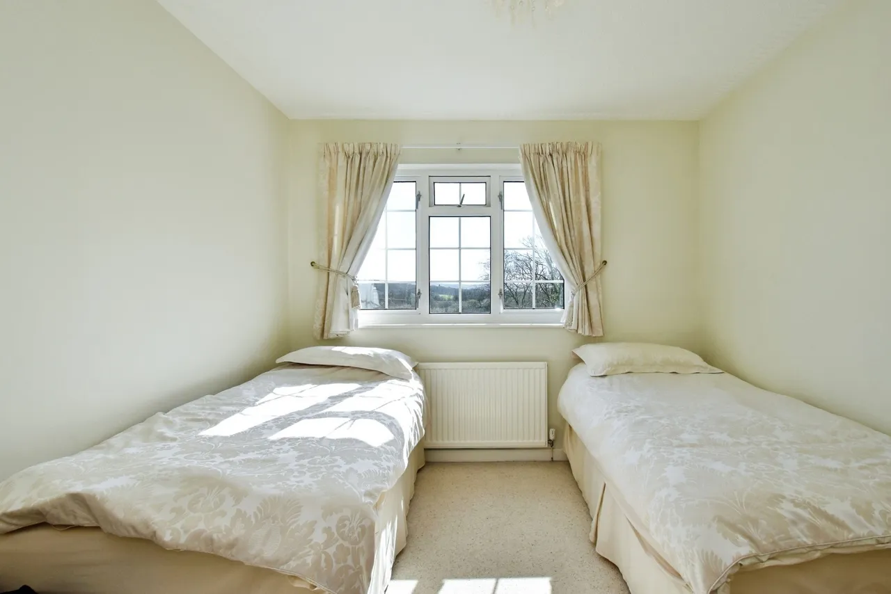 Kings Road, Llandybie, SA18, photo 14
