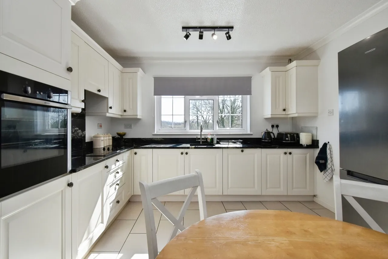 Kings Road, Llandybie, SA18, photo 5