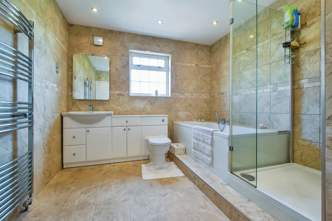 Kings Road, Llandybie, SA18, photo 15