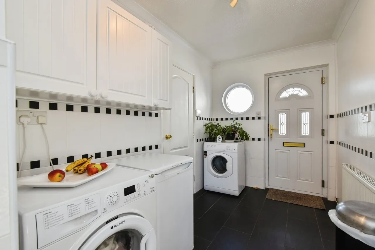 Kings Road, Llandybie, SA18, photo 16