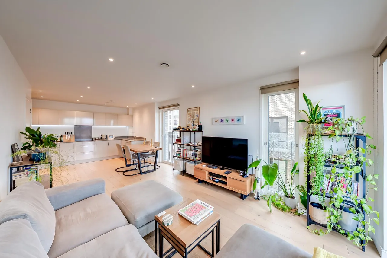 3 bed flat for sale, Leyton Road, London, E15