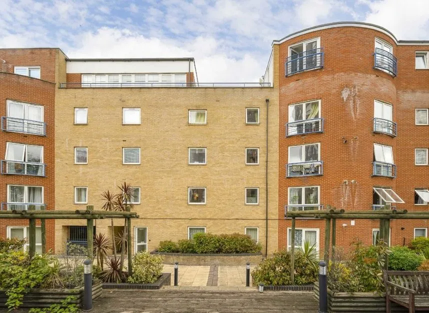 2 bed flat for sale — Poplar High Street, Canary Wharf, E14