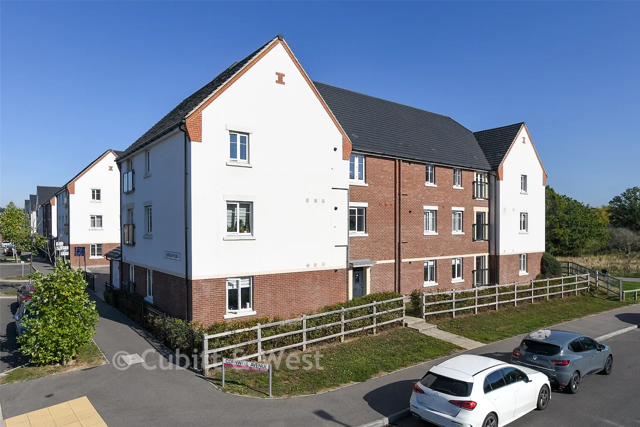 2 bed flat for sale, Cornwell Avenue, Crawley, RH10
