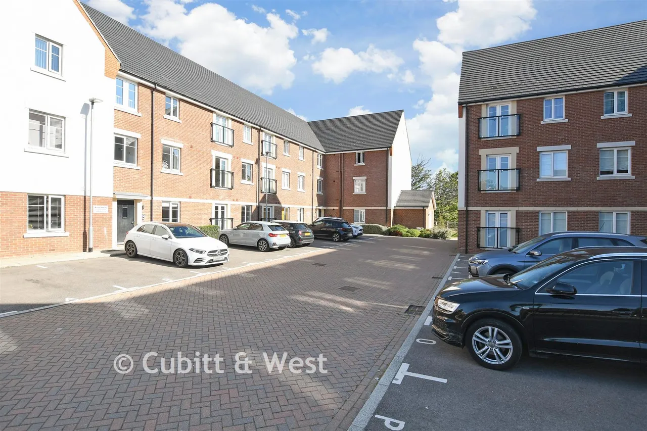 Cornwell Avenue, Crawley, RH10, photo 12