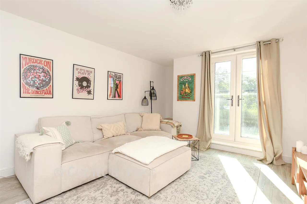 Cornwell Avenue, Crawley, RH10, photo 4