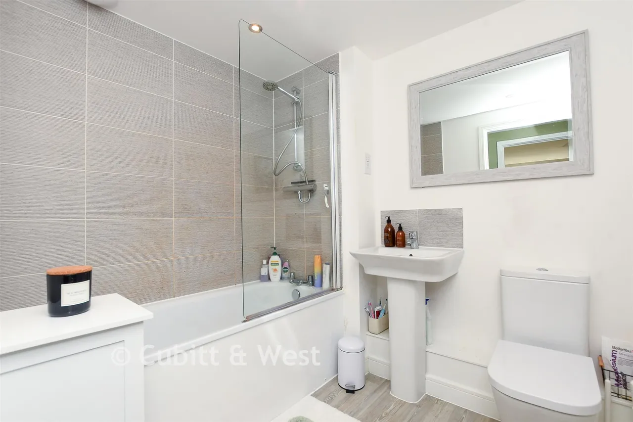 Cornwell Avenue, Crawley, RH10, photo 11