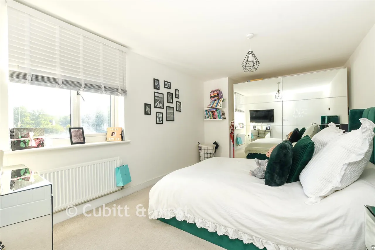 Cornwell Avenue, Crawley, RH10, photo 6