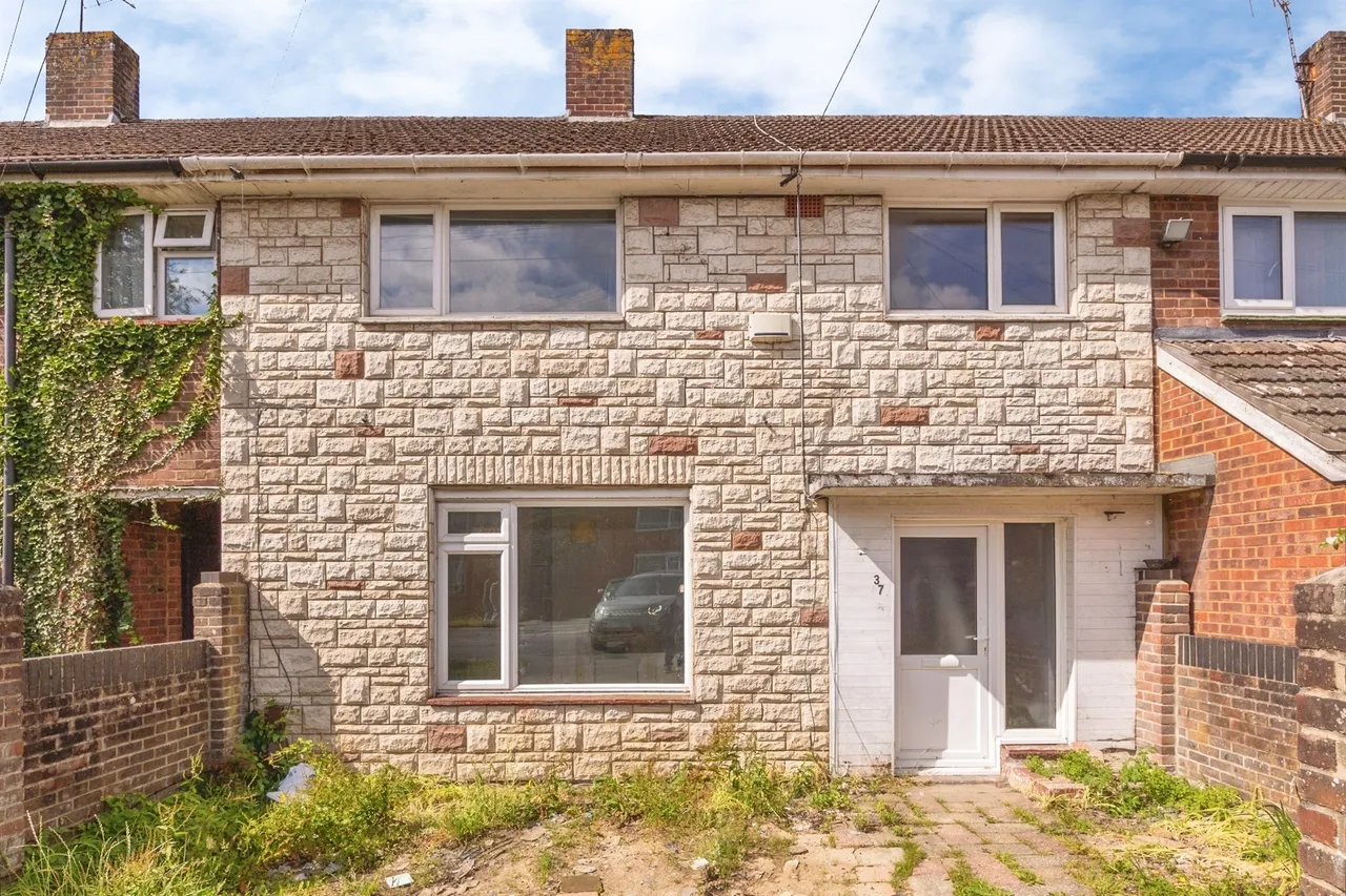 3 bed house for sale — Botley Drive, Havant