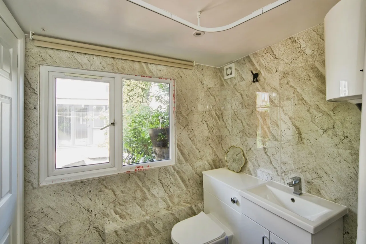 Lamberhurst Road, Dagenham, Essex, RM8, photo 8
