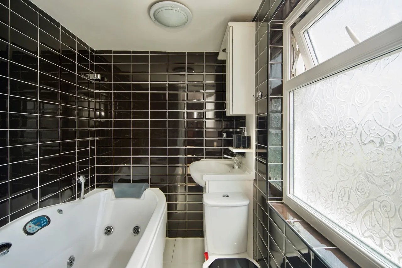 Lamberhurst Road, Dagenham, Essex, RM8, photo 5