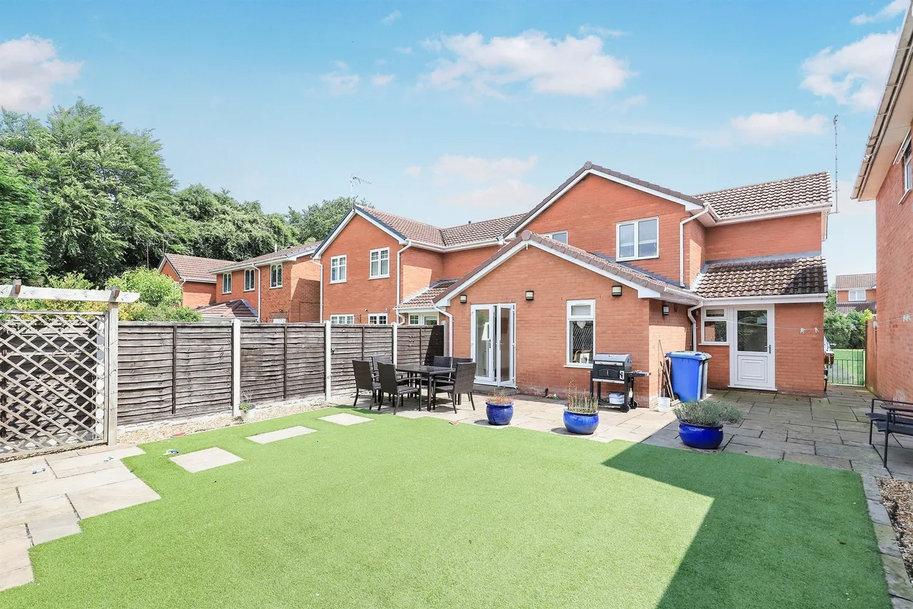 Primrose Gardens, Featherstone, WV10, photo 2