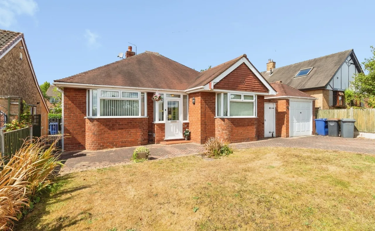 2 bed house for sale — Roe Lane, NEWCASTLE, Staffordshire, ST5