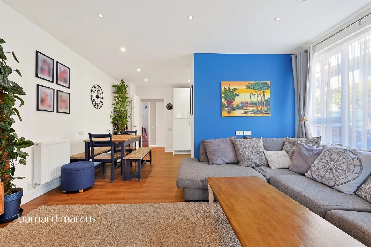 Reynard Way, Brentford, photo 9