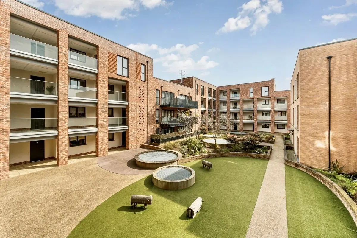 Reynard Way, Brentford, photo 6