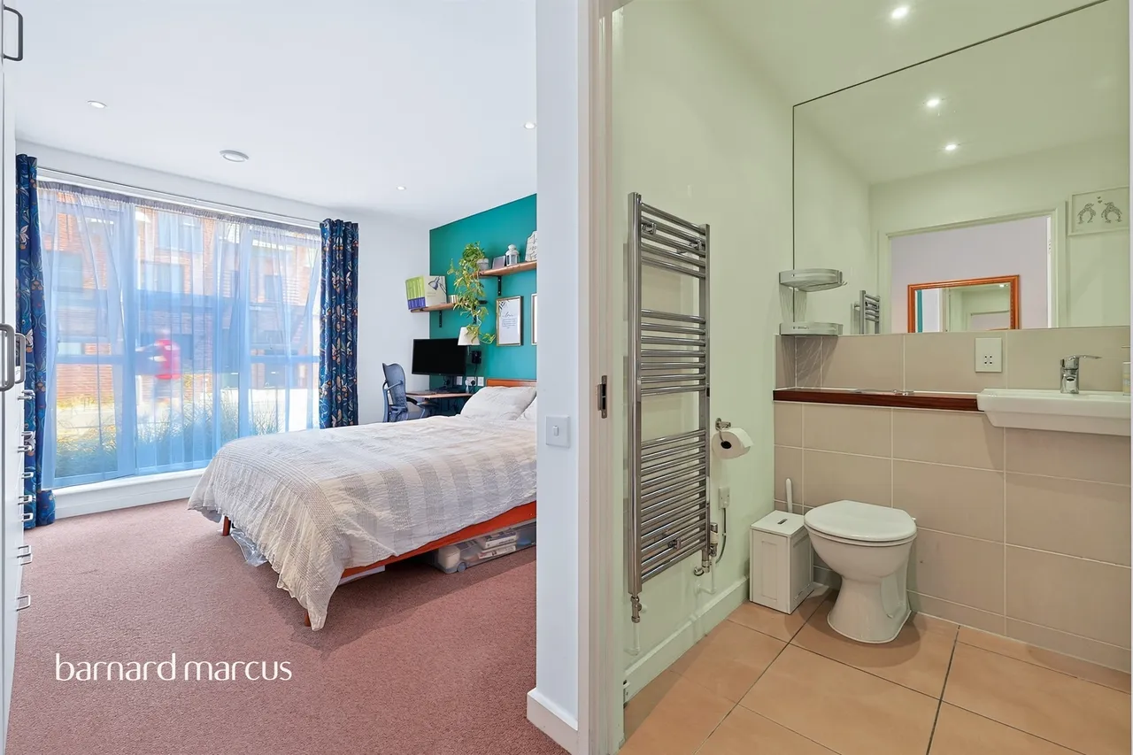 Reynard Way, Brentford, photo 10