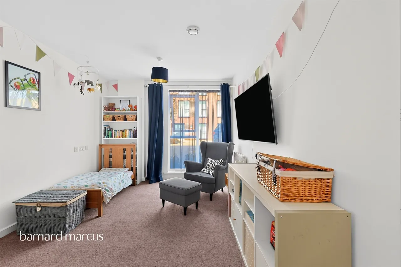 Reynard Way, Brentford, photo 8