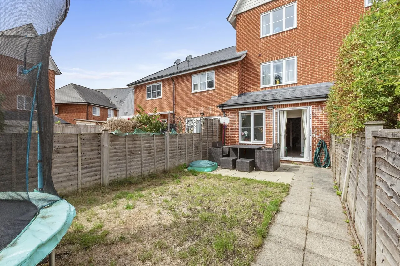 Chenille Drive, High Wycombe, HP11, photo 16