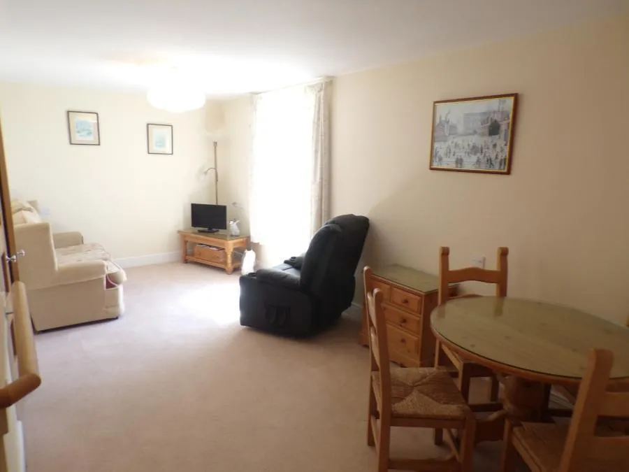 Wardington Court, Welford Road, Kingsthorpe, Northampton, NN2, photo 9