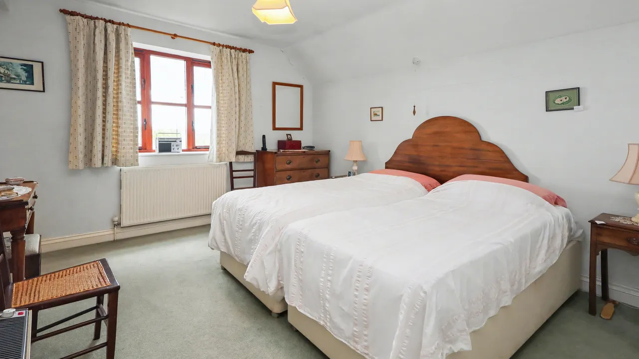 Meadowbank, Glastonbury, photo 12