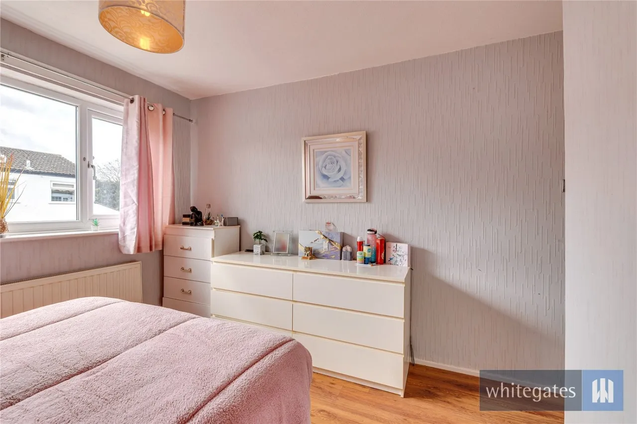John Middleton Close, Hale Village, L24, photo 21