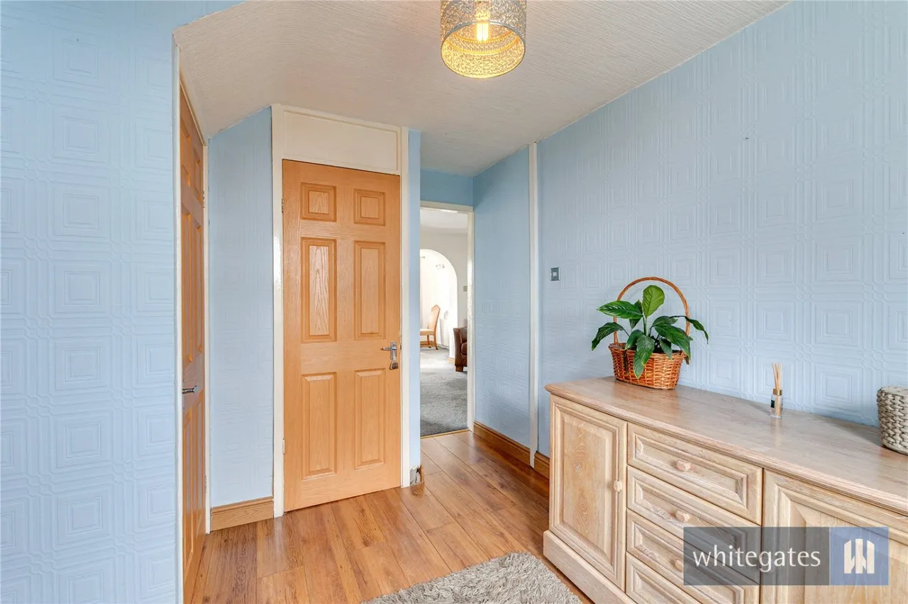 John Middleton Close, Hale Village, L24, photo 3