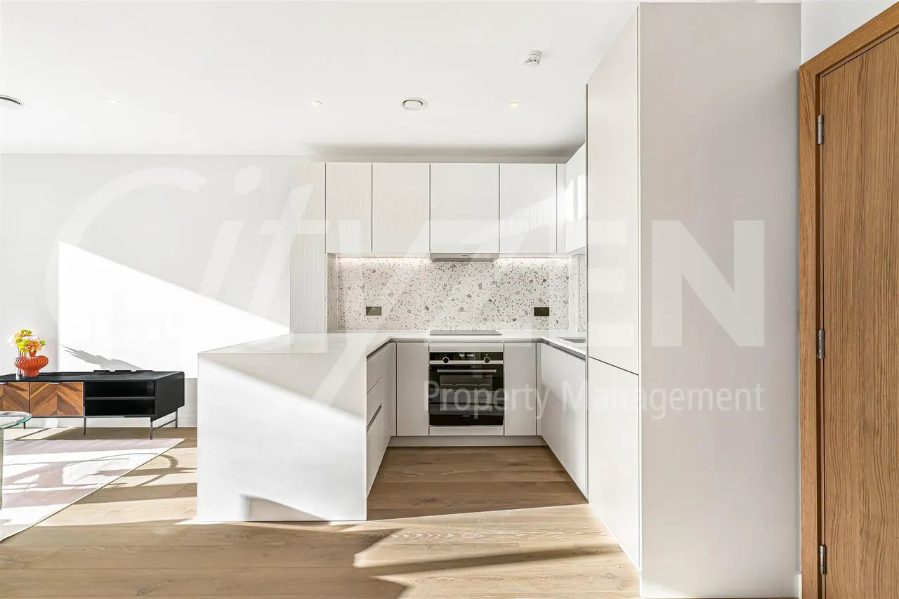 Carnwath Road, London, SW6, photo 2