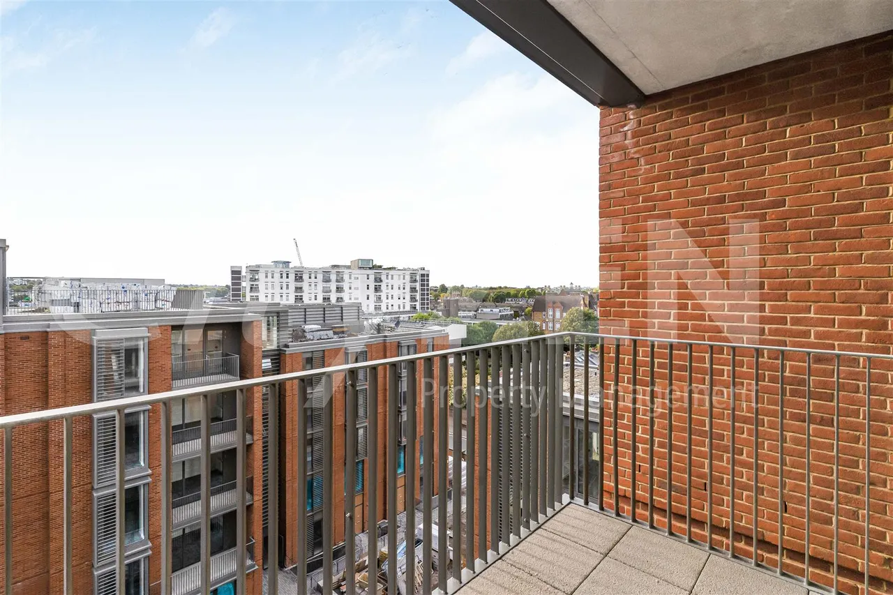 Carnwath Road, London, SW6, photo 3