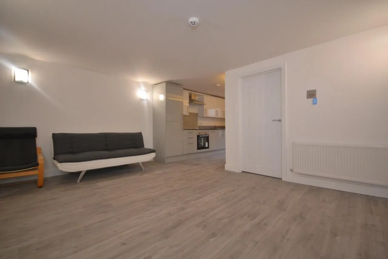 2 bed house to rent — Nicholsons Lane, Maidenhead