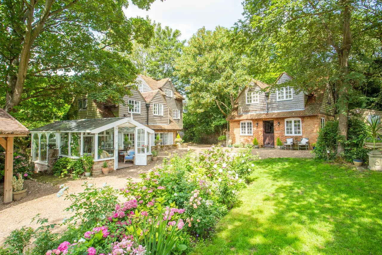 6 bed house for sale, Wayborough Hill, Minster, CT12