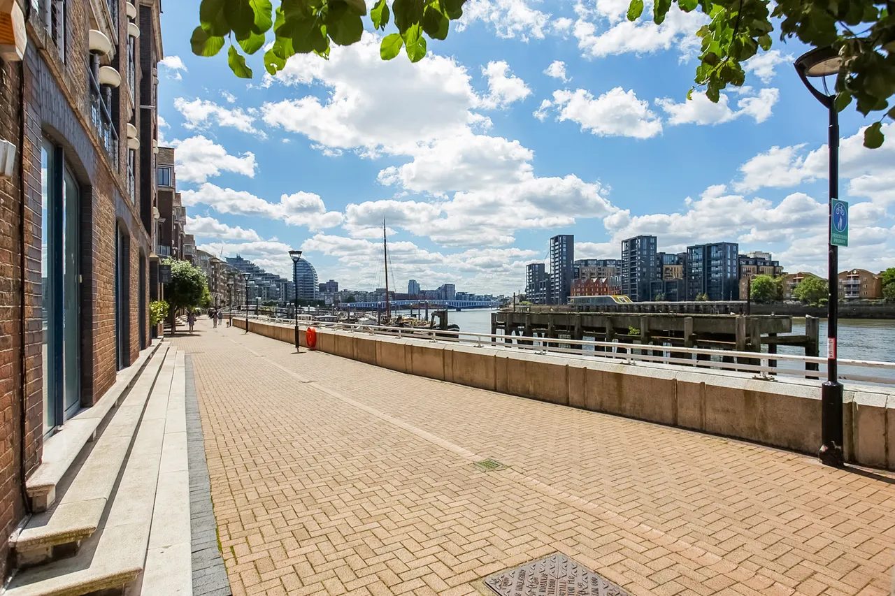 Clove Hitch Quay, London, SW11, photo 12