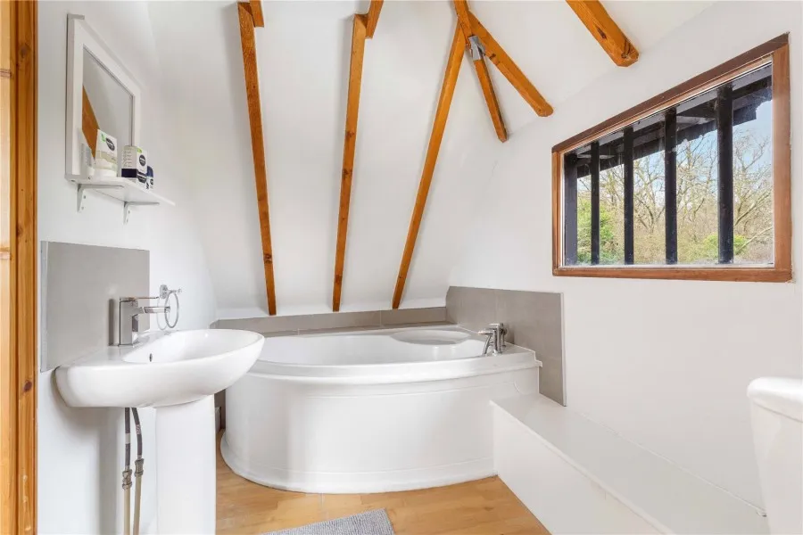 with 6 bedrooms in Howe Green, Great Hallingbury, CM22, photo 17