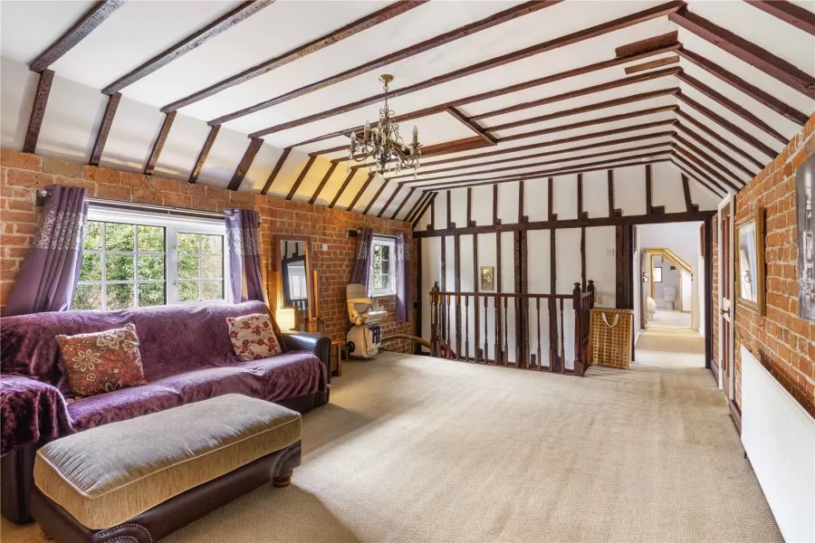 with 6 bedrooms in Howe Green, Great Hallingbury, CM22, photo 9