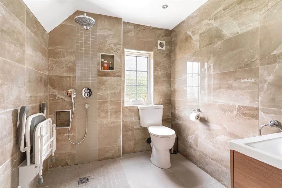 with 6 bedrooms in Howe Green, Great Hallingbury, CM22, photo 14