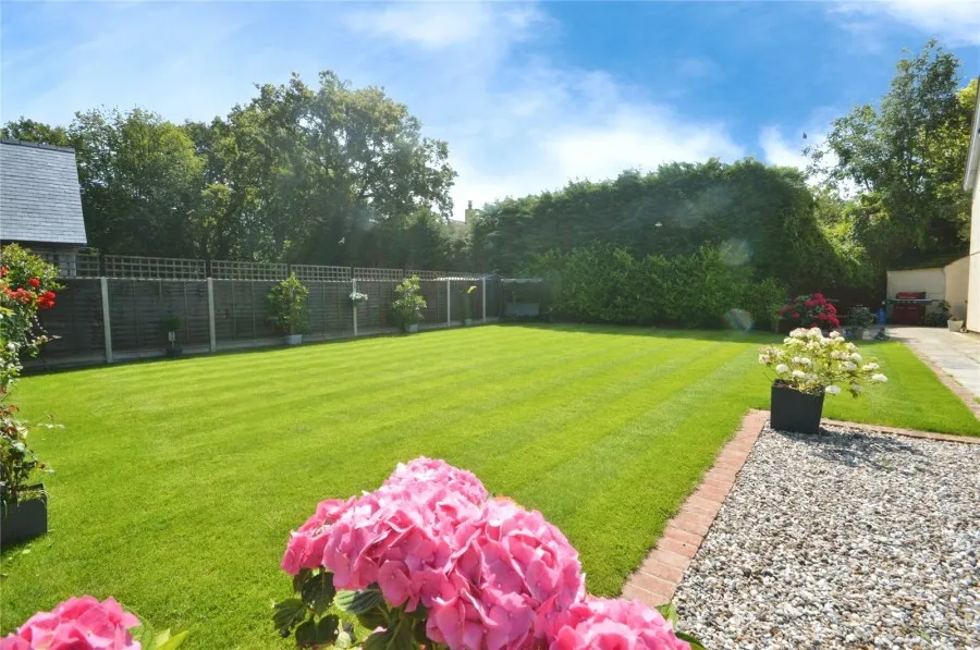 with 6 bedrooms in Howe Green, Great Hallingbury, CM22, photo 3