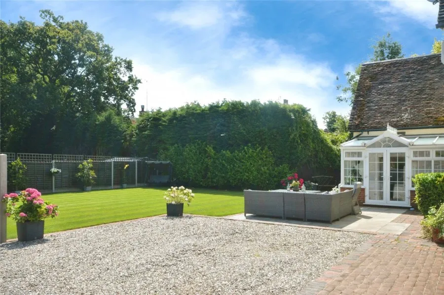 with 6 bedrooms in Howe Green, Great Hallingbury, CM22, photo 18