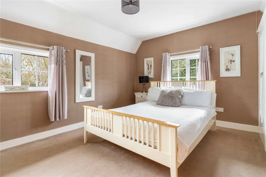 with 6 bedrooms in Howe Green, Great Hallingbury, CM22, photo 10