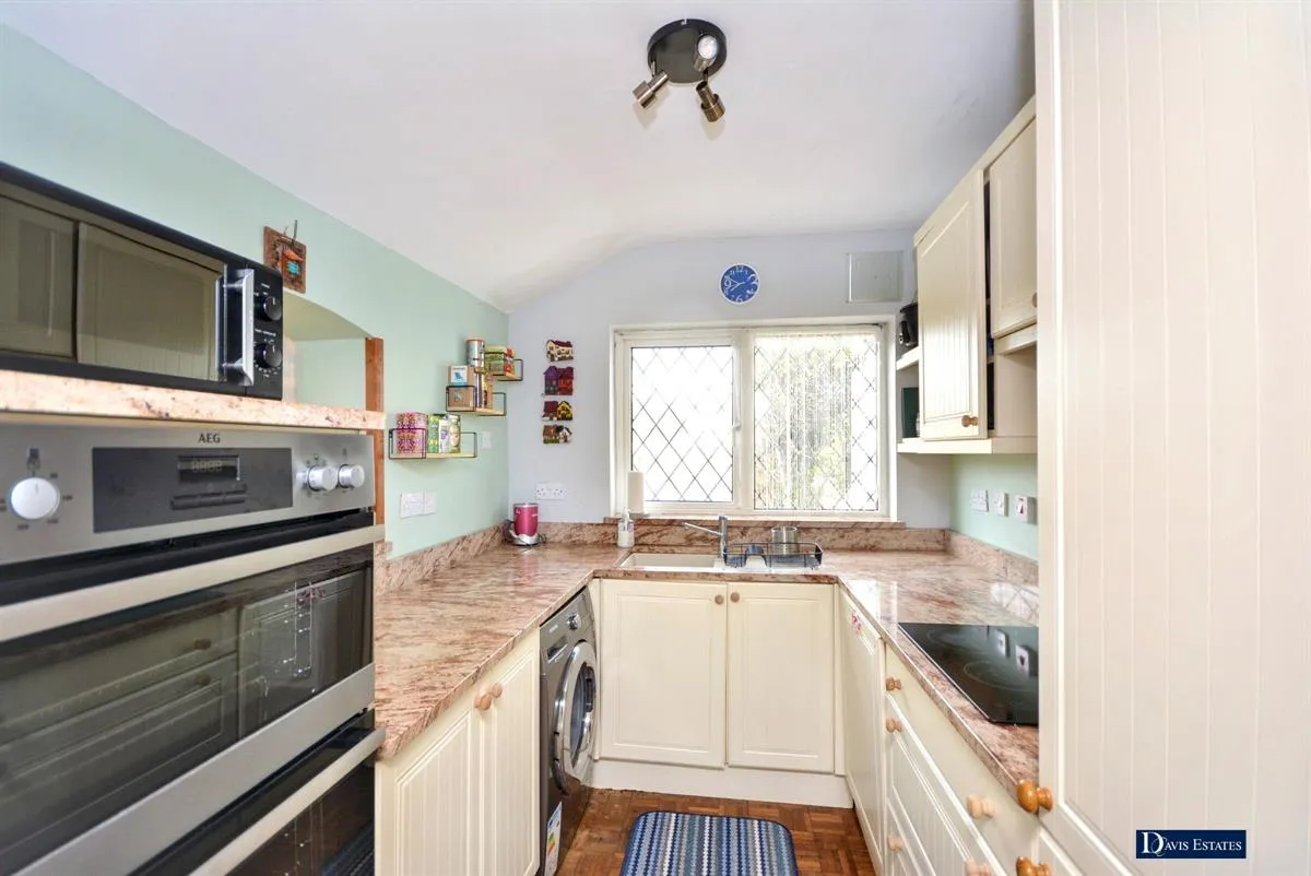 Kenilworth Gardens, Hornchurch, RM12, photo 3