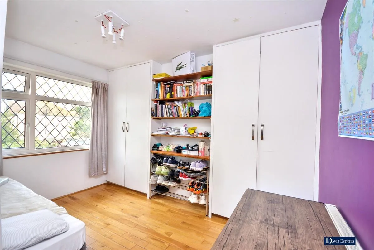 Kenilworth Gardens, Hornchurch, RM12, photo 13