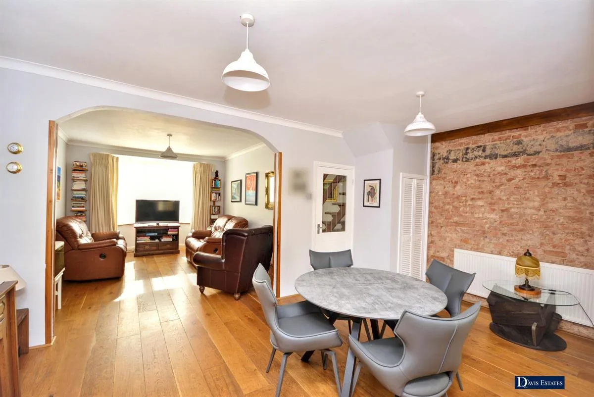 Kenilworth Gardens, Hornchurch, RM12, photo 2