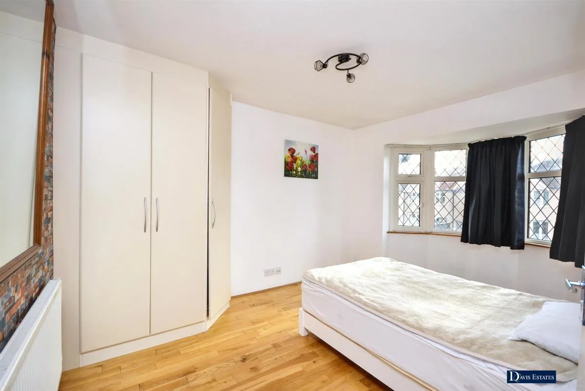 Kenilworth Gardens, Hornchurch, RM12, photo 12