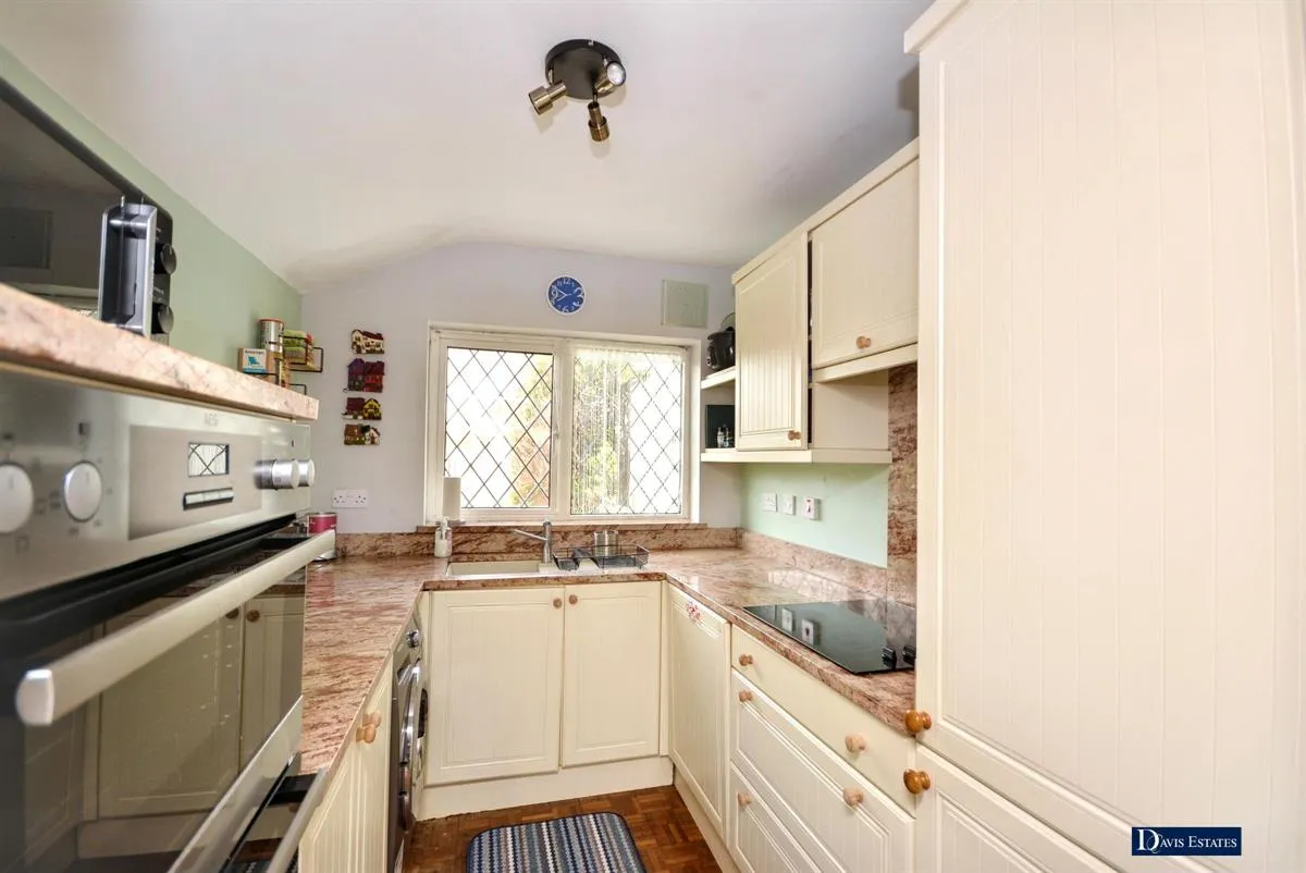 Kenilworth Gardens, Hornchurch, RM12, photo 10