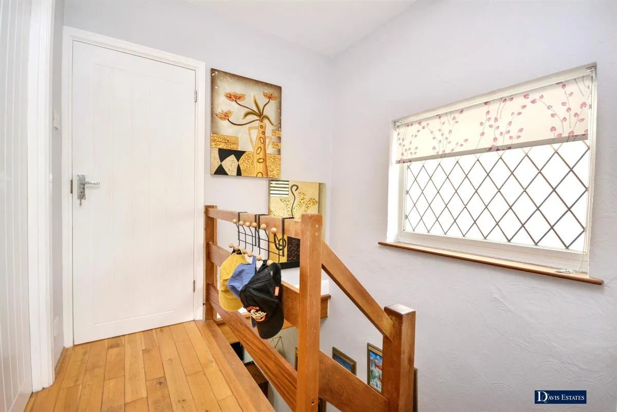 Kenilworth Gardens, Hornchurch, RM12, photo 11