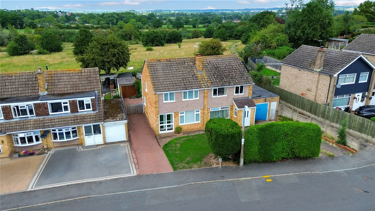 3 bed house for sale — St. Judes Avenue, Studley, Warwickshire, B80 7HZ