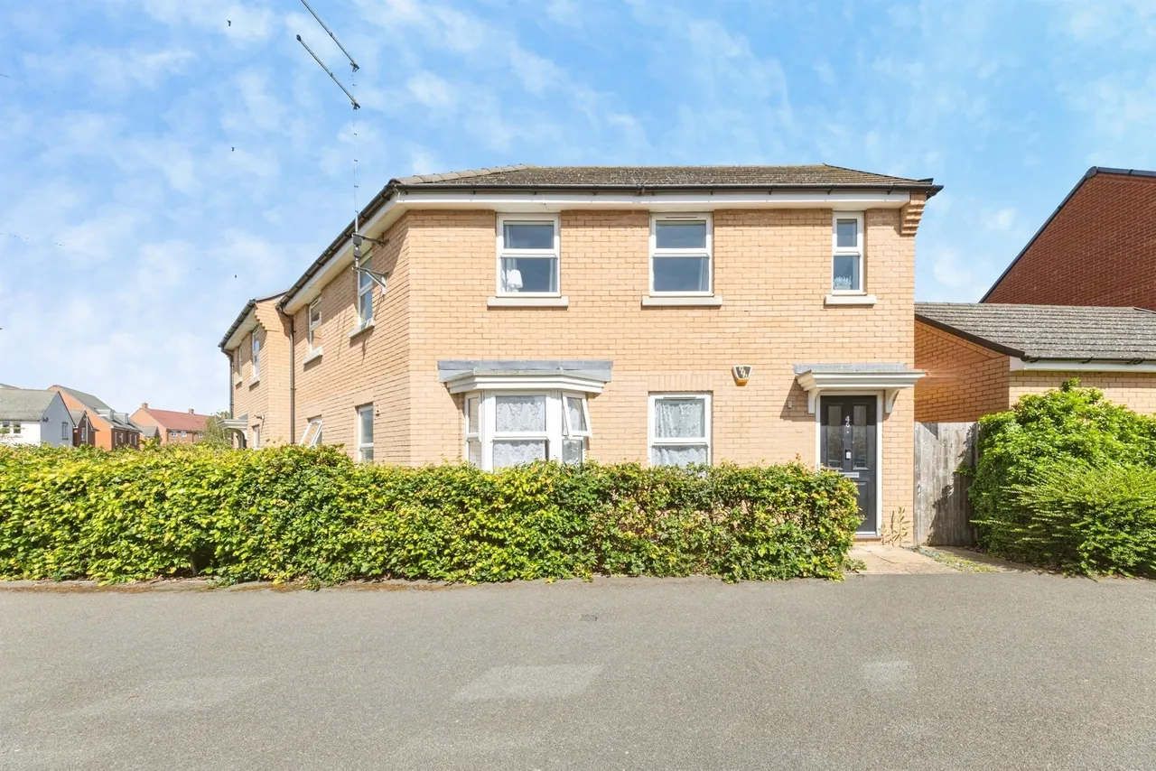 2 bed flat for sale — Paradise Orchard, Aylesbury