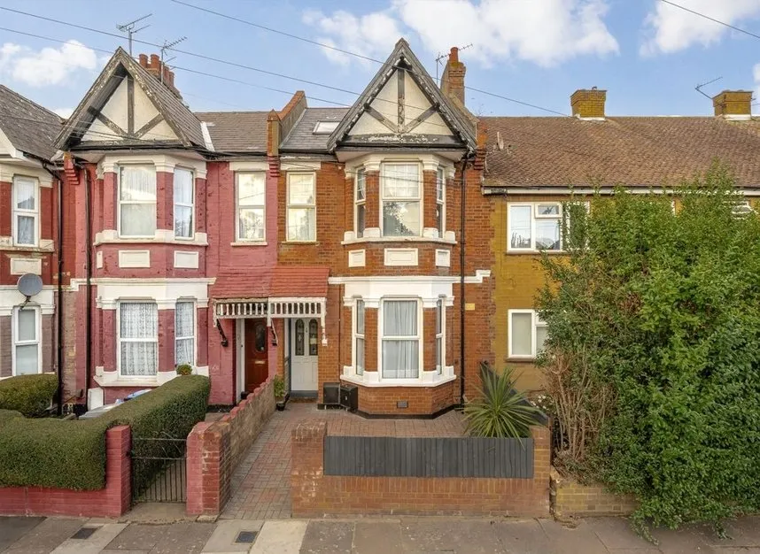 2 bed flat to rent, Litchfield Gardens, London, NW10